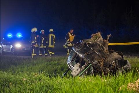 <p>
	Bei einem Unfall auf der B 174 in Marienberg ist in der Nacht zum Sonntag ein 25-Jähriger ums Leben gekommen.</p>
