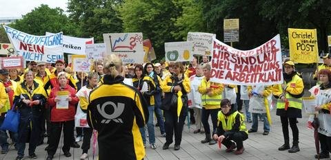 <p>
	Neben der Versammlung fand in Chemnitz eine Demonstration der Postmitarbeiter statt.</p>
<p>
	&nbsp;</p>
