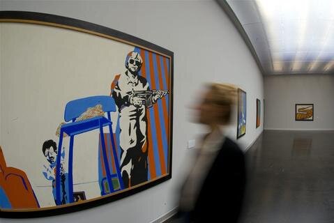<p>
	„Dabei werden Unterschiede in der Ausdrucksweise der britischen, US-amerikanischen und deutschen Pop-Art deutlich“, sagte Direktorin Ingrid Mössinger am Freitag vor der Vernissage im Museum Gunzenhauser. Bei Warhol zeige sich das Leiden, bei Bohemian Hockney schlage sich die Verspieltheit nieder und bei Lausen die Schwermut.</p>
