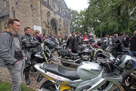 <p>
	Etwas mehr als 80 Motorräder standen am Sonntag rund um die Zwickauer Lukaskirche.</p>
