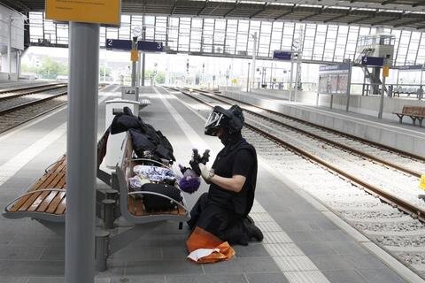 <p>
	Ein Schminkkoffer hat am Mittwoch auf dem Chemnitzer Hauptbahnhof für einen Polizeieinsatz gesorgt.</p>
