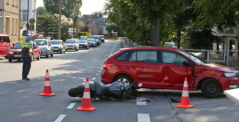 <p>
	Ein 43-jähriger Skoda-Fahrer hatte dem Yamaha-Fahrer beim Abbiegen von der Hofer auf die Limbacher Straße die Vorfahrt genommen.</p>
