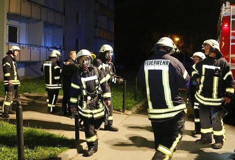 <p>
	Wegen eines Kellerbrands am Ottendorfer Hang hat die Polizei am Montagabend ein Mehrfamilienhaus evakuiert.&nbsp;</p>

