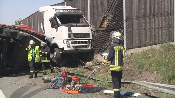 Bildergalerien - Schwerer Lkw-Unfall Auf Der A72 - Bild 1 Von 5