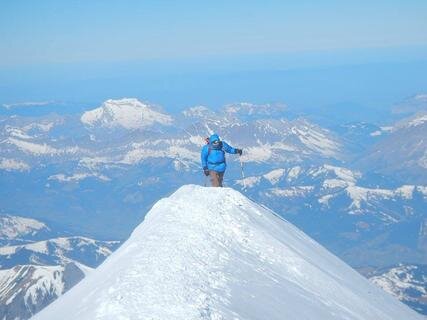 <p>
	Sonnenanbeter auf dem Mont Blanc</p>

