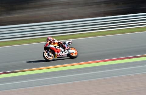 <p>Der spanische MotoGP-Fahrer Marc Marquez vom Repsol Honda Team während des freien Trainings auf der Strecke.</p>
