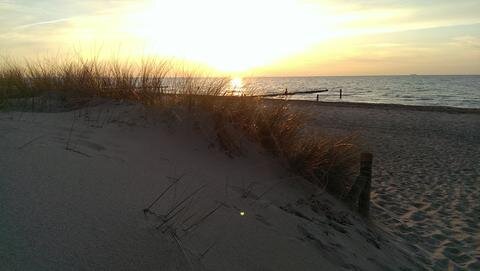<p>
	Sonnenuntergang am Strand von Graal Müritz.</p>
