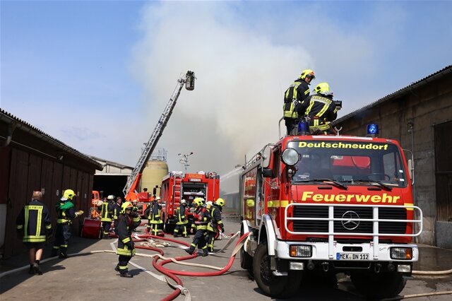 <p>
	Mehrere Feuerwehren, unter anderem aus Seiffen, Neuhausen, Sayda, Deutschneudorf, Deutscheinsiedel und Olbernhau waren im Einsatz.</p>
