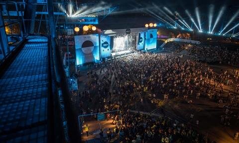 <p>
	Auf dem Gelände in Gräfenhainichen bei Dessau-Roßlau traten mehr als 120 Bands, Solo-Künstler und DJs auftreten, darunter Kylie Minogue, Tocotronic, Wanda, Element of Crime, Alt J oder AnnenMayKantereit.</p>
