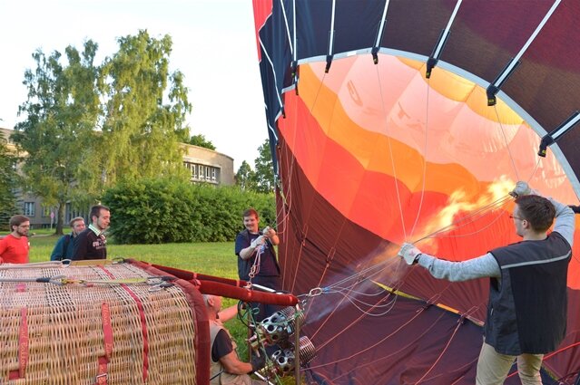 <p>
	Im Folgenden weitere Bilder vom Freiberger Ballon ...</p>
