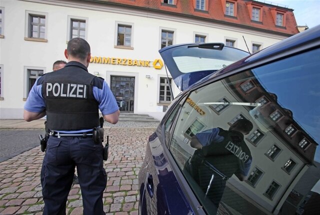 <p>
	In dieser Zwickauer Commerzbank-Filiale randalierte der 27-Jährige und rief damit die Polizei auf den Plan.</p>
