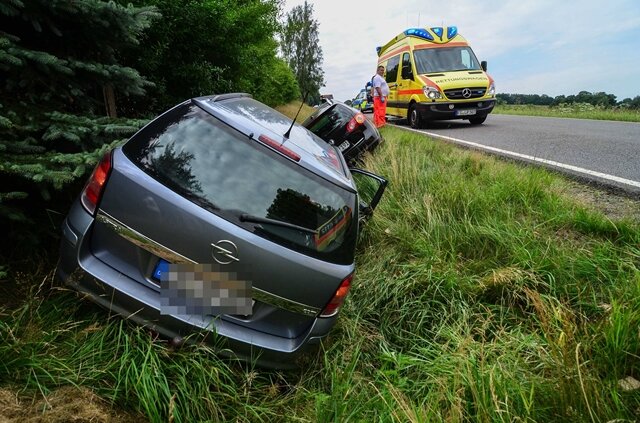 <p>
	Bei einem Unfall auf der B101 zwischen Mittelsaida und Forchheim sind am Sonntagvormittag fünf Personen verletzt worden, darunter auch ein Kind und eine schwangere Frau.</p>
