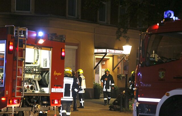 <p>
	Den Angaben zufolge musste aufgrund des Feuers an der Mühlenstraße ein nahe gelegenes Hotel evakuiert werden. Verletzte gab es nicht.</p>
