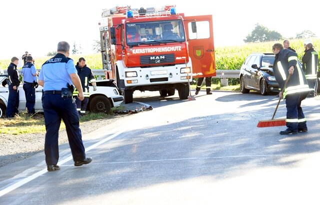 <p>
	Bei einem tragischen Verkehrsunfall zwischen Tiefenbrunn und Posseck ist am Donnerstagmorgen eine 49-jährige Frau ums Leben gekommen.</p>
