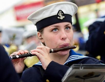 <p>
	Organisiert wird das Musikfest vom Bergmannsblasorchester Kurbad Schlema. Im Bild: Eine Musikerin der Royal Swedish Navy Cadet Band aus Schweden.</p>
