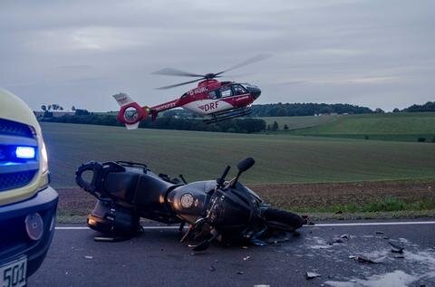 <p>
	Der Mann wurde mit einem Rettungshubschrauber ins Klinikum Chemnitz geflogen.</p>
