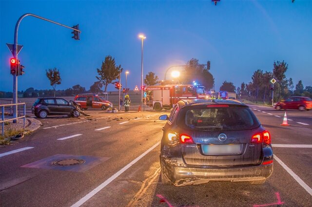<p>
	In der Folge des Zusammenstoßes kollidierte der Suzuki des 40-jährigen Mannes mit einem Opel aus Richtung Bärenstein kommend.</p>
