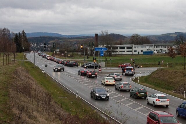 <p>
	Der Verkehrsunfalldienst der Polizeidirektion Zwickau hat die Ermittlungen aufgenommen.</p>
