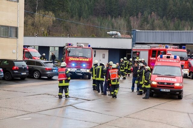 <p>
	Im Einsatz waren die Feuerwehren aus Niederschmiedeberg, Großrückerswalde und Marienberg mit mehr als 40 Kameraden.</p>
