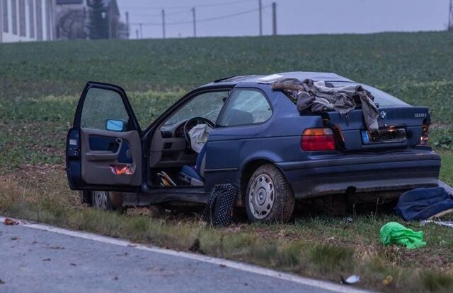 <p>
	Eine 18-Jährige BMW-Fahrerin war am Morgen 600 Meter nach dem Abzweig Herlaßgrün in Richtung Limbach mit einem VW zusammengestoßen.</p>
