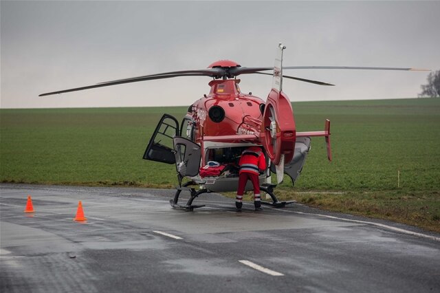 <p>
	Bei einem Unfall auf der S 298 in Brockau am Freitagvormittag ist eine 72-Jährige so schwer verletzt worden, dass sie per Rettungshubschrauber in ein Zwickauer Krankenhaus gebracht werden musste.</p>
