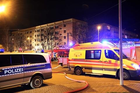 <p>
	Bei einem Kellerbrand im Zwickauer Plattenbaugebiet Neuplanitz sind am Dienstagabend sieben Menschen verletzt worden, darunter ein Kind.&nbsp;</p>
