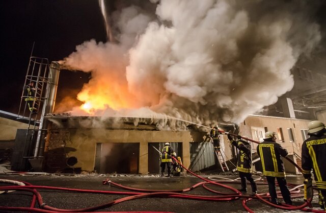 <p>
	&nbsp;In einer Spielzeugfabrik an der Sorgauer Straße in Blumenau ist am frühen Mittwochmorgen ein Feuer ausgebrochen. Verletzt wurde niemand.</p>
<p>
	&nbsp;</p>
