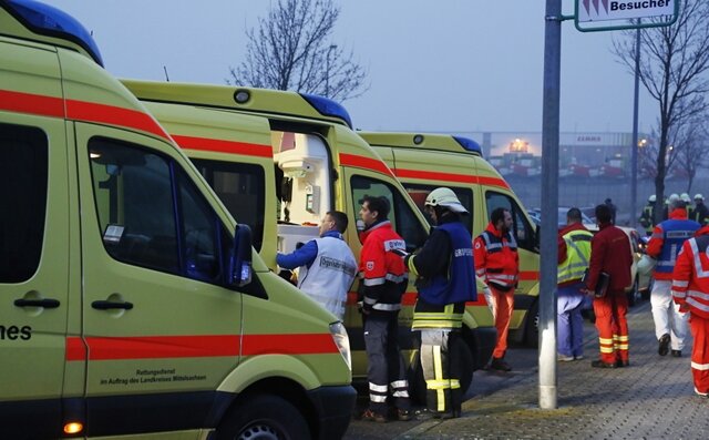 <p>
	Auf der Kreuzung an der Mühlauer und Schönaicher Straße im Gewerbegebiet Hartmannsdorf sind am Mittwochnachmittag bei einem Unfall vier Personen verletzt worden.</p>
