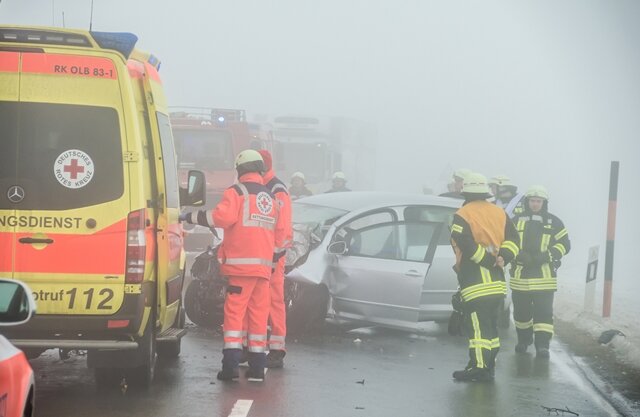 <p>
	Bei einem schweren Unfall auf der B171 zwischen Olbernhau und Ansprung ist am Montagvormittag ein 73-jähriger Mann ums Leben gekommen.</p>

