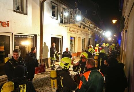 <p>
	Bei einem Wohnhausbrand in der Badergasse in Lichtenstein sind in der Nacht zum Mittwoch zwei Personen verletzt worden.</p>
