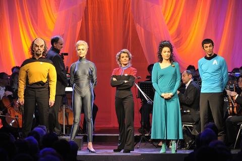 <p>
	Durchs Programm führten Franka Anne Kahl als Captain Kathryn Janeway, Oliver Niemeier als Commander Spock und drei weitere Schauspieler in Rollen der Science-Fiction-Reihe &quot;Star Trek&quot;.</p>
