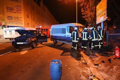 <p>
	Bei einem Unfall auf der Kreuzung Freiberger Straße/Wettinstraße in Brand Erbisdorf sind am Dienstagfrüh rund 15.000 Euro Schaden entstanden.</p>
