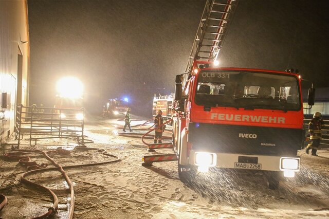<p>
	Zu einem Brand in einem Landwirtschaftsbetrieb in Seiffen sind am Donnerstag gegen 19.45 Uhr mehrere Feuerwehren ausgerückt.</p>
