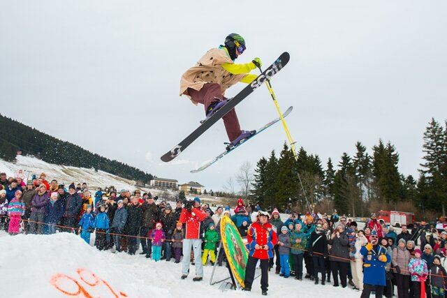 <p>
	In Oberwiesenthal haben tausende Besucher und Einheimische am Sonntag den Skifasching gefeiert.</p>

