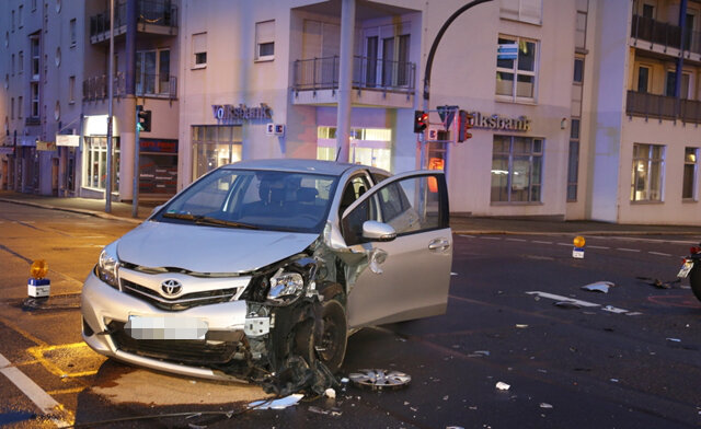 <p>
	Ein Toyota-Fahrer fuhr als Linksabbieger in die Salzstraße.</p>

