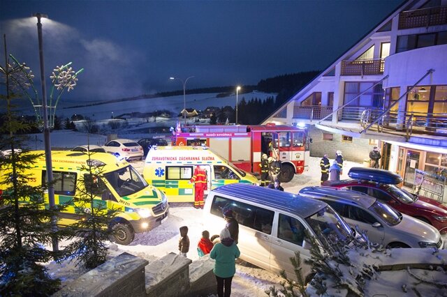 <p>
	Bei einem Chlorgasunfall in einem Hotel am Keilberg bei Böhmisch Wiesenthal (Louná pod Klínovcem) an der tschechisch-sächsischen Grenze sind am Freitag zehn Menschen schwer verletzt worden, darunter mindestens fünf deutsche Touristen.</p>
