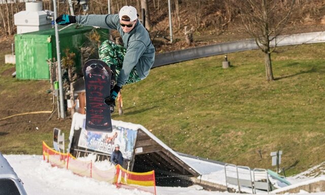 <p>
	Die Neuauflage des Snowboard- und Freeski Contest Augustusburg ist trotz Schneemangels planmäßig am Samstag gestiegen.</p>
