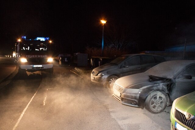 <p>
	Bereits am 27. und am 15. Februar waren in Lößnitz ein Auto und ein Baucontainer angezündet worden. Die Polizei prüft mögliche Zusammenhänge.</p>
