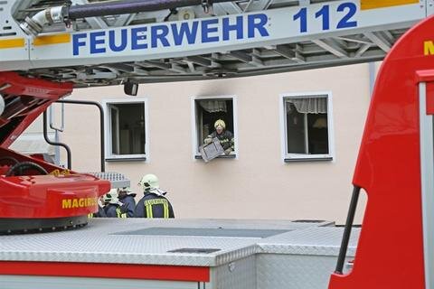 <p>
	Im Einsatz waren die Berufsfeuerwehr Zwickau und die Freiwillige Feuerwehr Marienthal.</p>
<p>
	&nbsp;</p>
