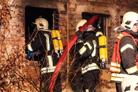 <p>
	Die Feuerwehren Zwickau, Wilkau-Haßlau, Silberstraße und Culitsch sind im Einsatz gewesen.</p>
