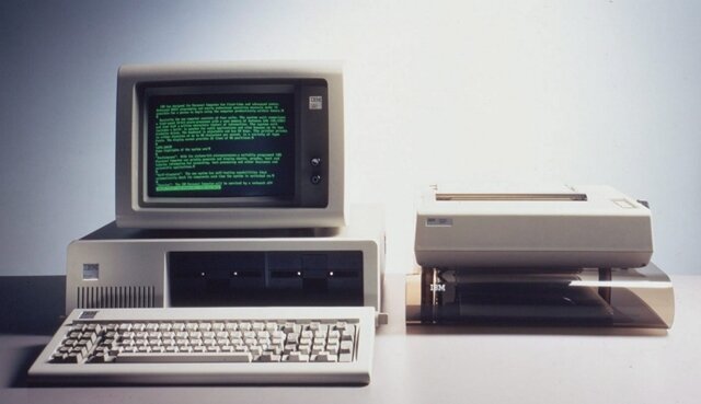 <p>
	<strong>1981:</strong> PC von IBM– Die Firma IBM (International Business Machines) bringt ihren ersten PC, den IBM-PC, auf den Markt. Es beginnt ein unglaublicher Siegeszug. Der 5150 ist zwar nicht der erste Personalcomputer, aber er gilt als der direkte Vorläufer aller Rechner, auf denen heute Windows läuft.</p>
