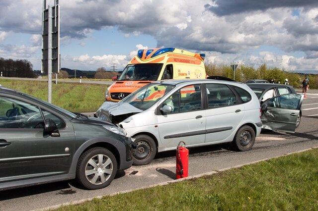 <p>
	Ein Unfall auf der S255 in Thierfeld hat am Dienstagnachmittag für Behinderungen im Straßenverkehr gesorgt.</p>
