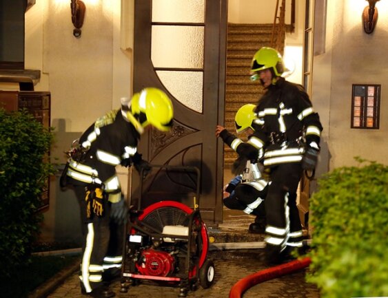 <p>
	In einem Mehrfamilienhaus auf der Straße der Nationen in Chemnitz hat es am späten Samstagabend gebrannt.</p>
