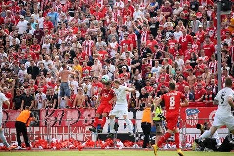 <p>
	Nach einem 1:0 am Sonntag in Plauen gegen den SV Elversberg machten die Muldestädter den Aufstieg in die 3. Liga klar.&nbsp;</p>
