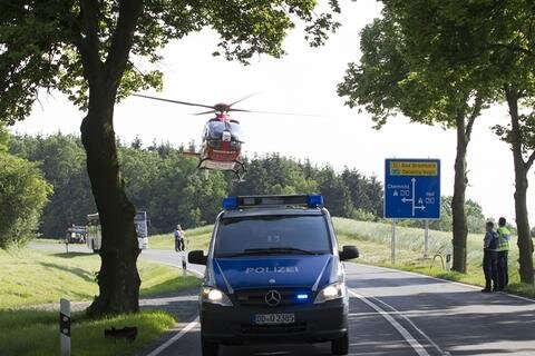 <p>
	Rund 200 Meter vor der Autobahnauffahrt aus Richtung Plauen waren zwei Fahrzeuge frontal zusammengestoßen.</p>
