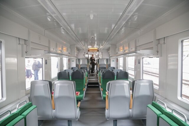 <p>
	Künftig ist jeder Zug mit einem<br />
	Zugbegleiter besetzt. Dieser verkauft Tickets, gibt Auskünfte zu Tarifen, Fahrplänen und<br />
	Anschlüssen und unterstützt mobilitätseingeschränkte Fahrgäste beim Ein- und Ausstieg, heißt es.</p>
