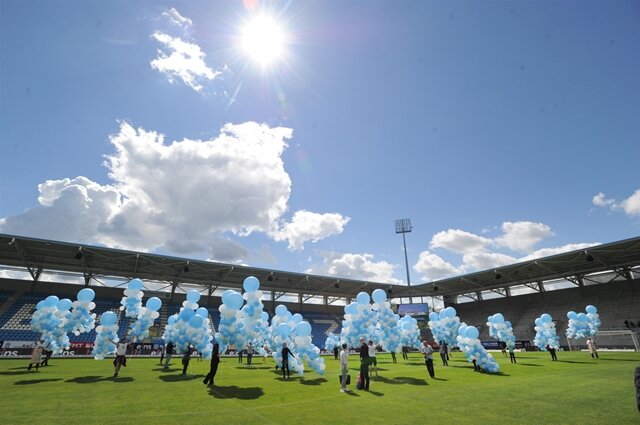 <p>
	Als weithin sichtbares Zeichen schwebten am Vormittag 5972 Luftballons in den Chemnitzer Himmel - die Summe dreier wichtiger Daten für den Verein (1966 Gründungsjahr FCK/ 1990 Umbenennung CFC / 2016 Eröffnung Stadion).<br />
	&nbsp;</p>
