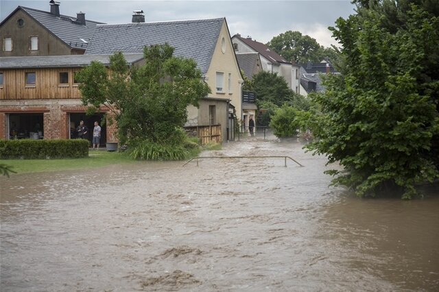<p>
	Extremer Starkregen führte zu Überflutungen in Zschopau, Brand-Erbisdorf, ...</p>

