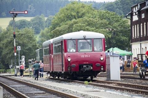 <p>
	Besucher konnten mit historischen Zügen fahren.</p>
