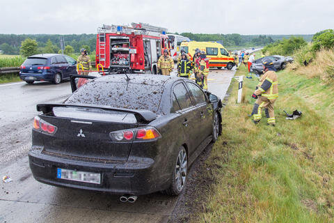 <p>
	Die Feuerwehren aus Stollberg und Oberdorf rückten mit rund 25 Einsatzkräften an, um die Unfallstelle zu sichern.&nbsp;</p>
